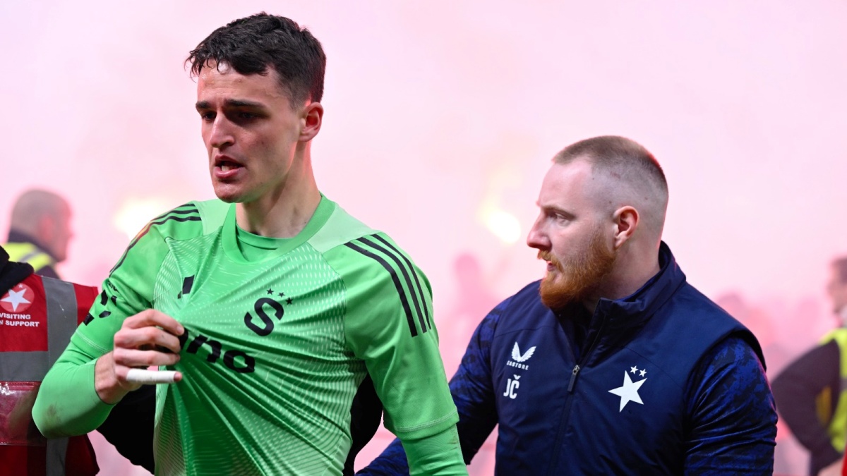 Policejní záběry odhalily další útočící chuligány Slavie