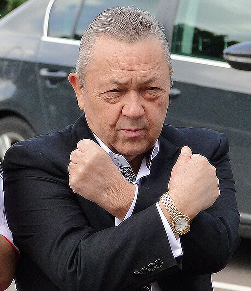 Majitel West Hamu odchází po obvinění ze zneužívání žen. Křetínský má teď volnou cestu k nákupu celého klubu