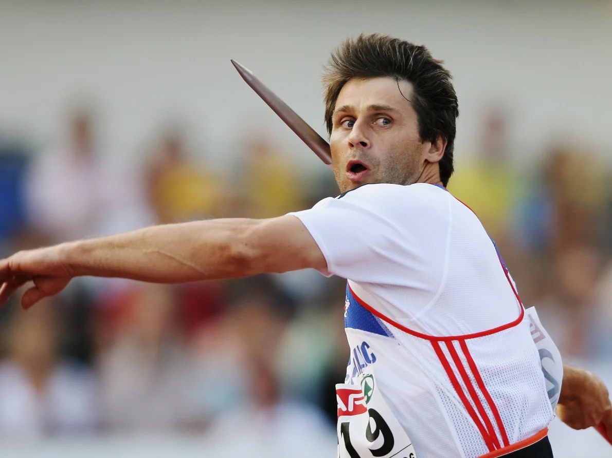 Železný slaví 60 let a jeho světový rekord drží už 30 let. Dcera ho vyzvala na tenis, i když ví, že prohraje