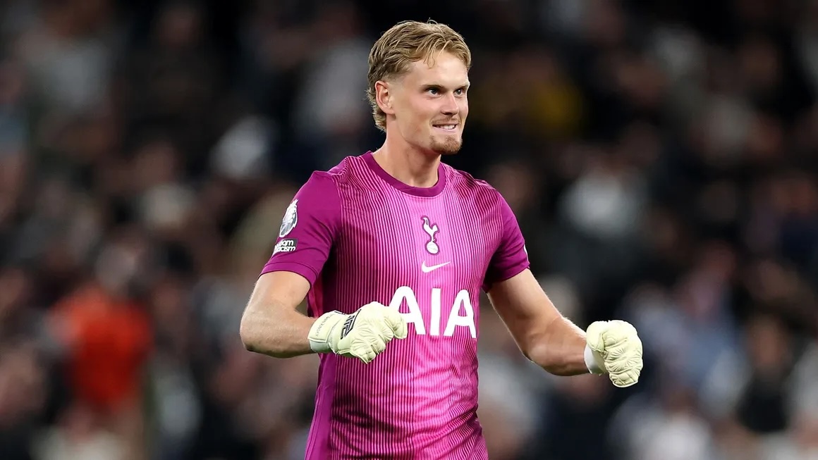 Tottenham mění strategii a rozjíždí nákupy za miliardy Kč. Český gólman Kinský má být klíčovou postavou nové éry