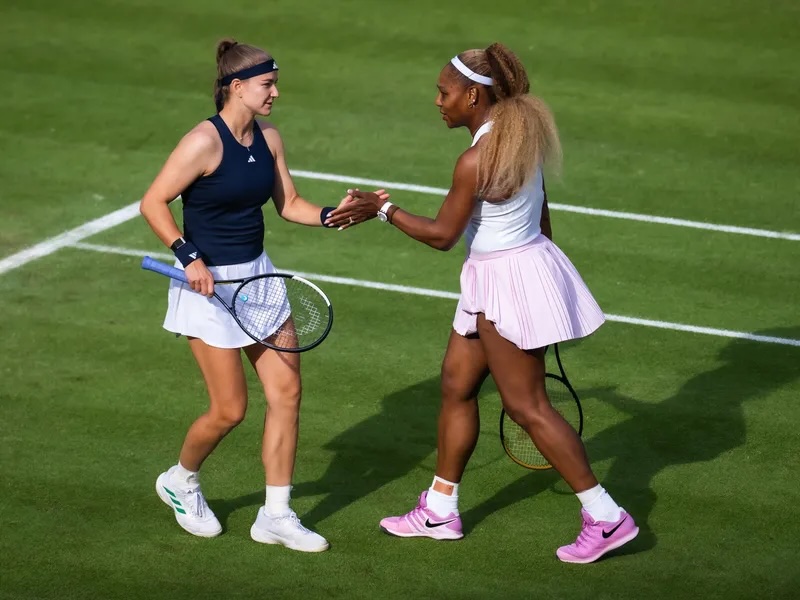 Serena Williamsová si vybrala Muchovou jako parťačku a před novináři ji zahrnula komplimenty, z nichž Češka zčervenala