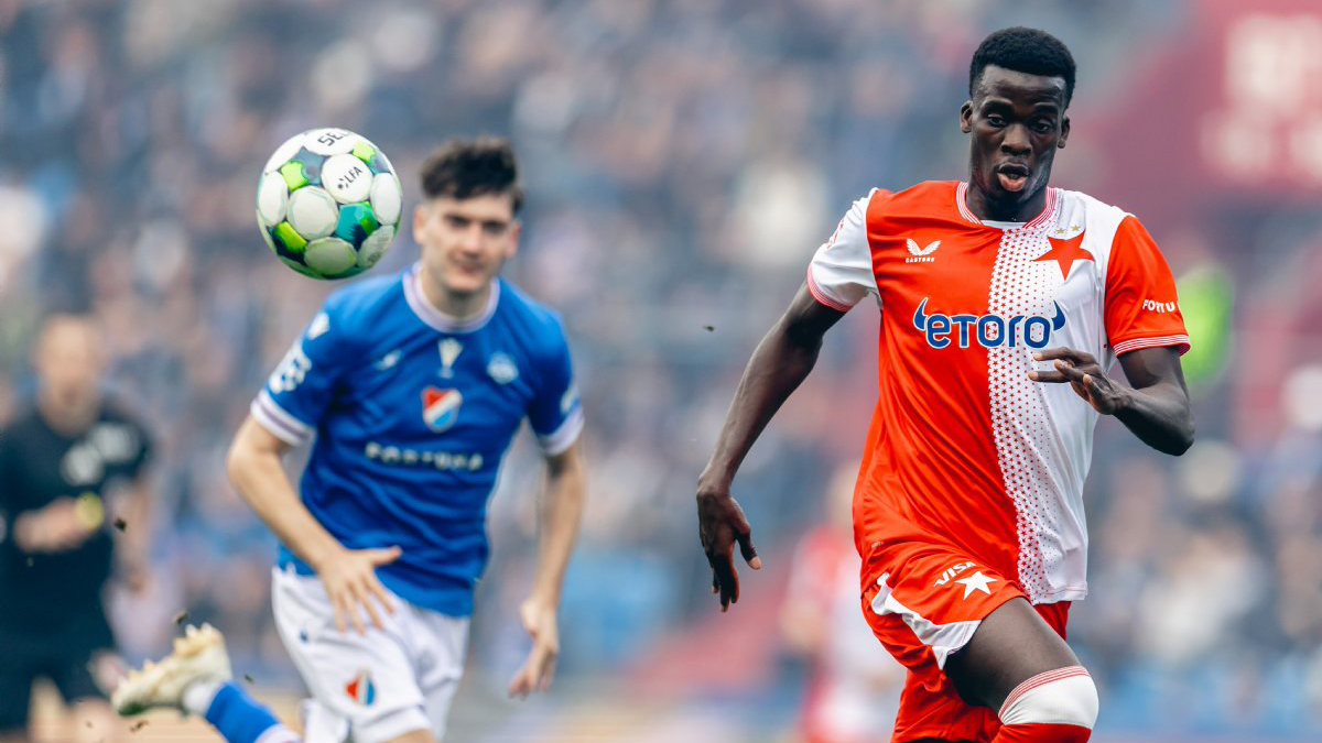 Slavia počítá zraněné. Mbodji bude dlouho mimo hru, Kolísek terčem brutálního faulu