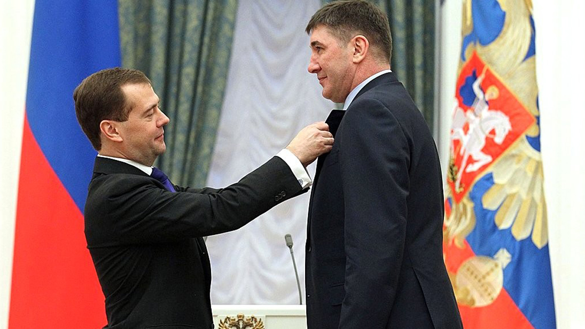 Olympijský šampion Koževnikov se pustil i do Čechů. Vedení světového hokeje označil za bandu použitých kondomů