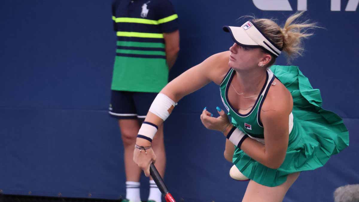 Po triumfu v Paříži Havlíčková sekla s tenisem a pracovala v kavárně. Teď září v Praze