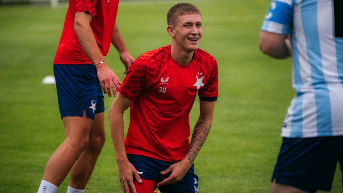 Nová posila Slavie si plní sen. Díky střeleckému koncertu si Nowak zahraje se svým idolem