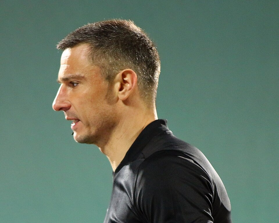 Sudí finále MS ve fotbale byl v roce 2020 zatčen na ranči s drogami a zbraněmi. FIFA ho i tak poslala na vrchol