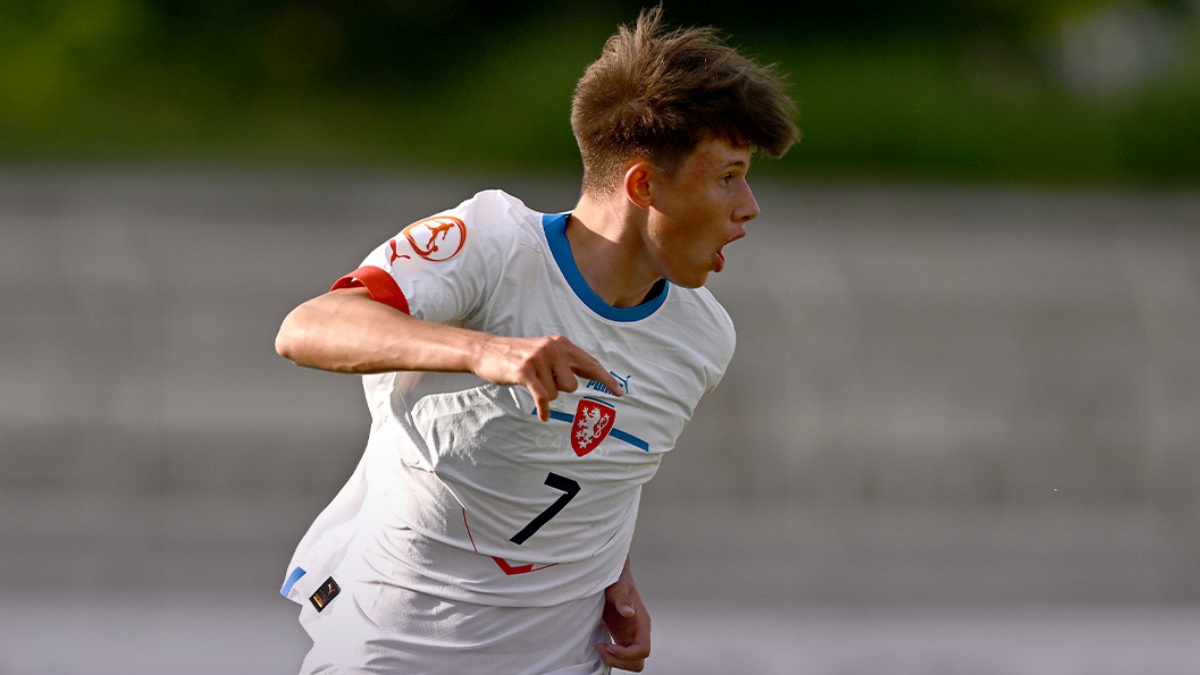 Slavia řeší mimořádný přestup. Do Bayernu má namířeno teprve šestnáctiletý český talent Srb