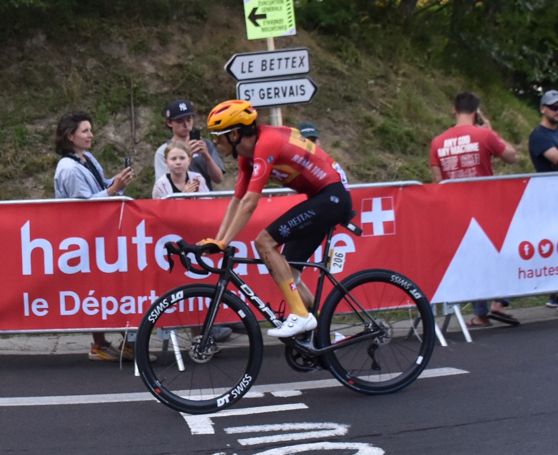 Norskému cyklistovi Træenovi diagnostikovali rakovinu varlat. O čtyři roky později vede Tour de France