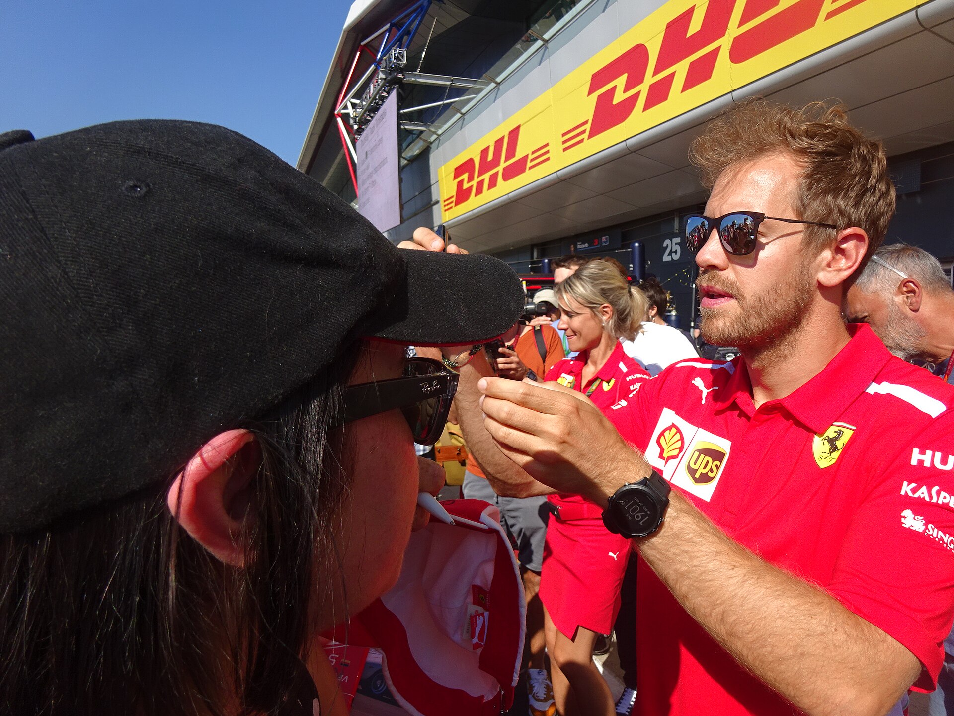 Čtyřnásobný mistr světa Vettel vyměnil formuli za jachtu. Nový sport si užívá na vlnách Středomoří