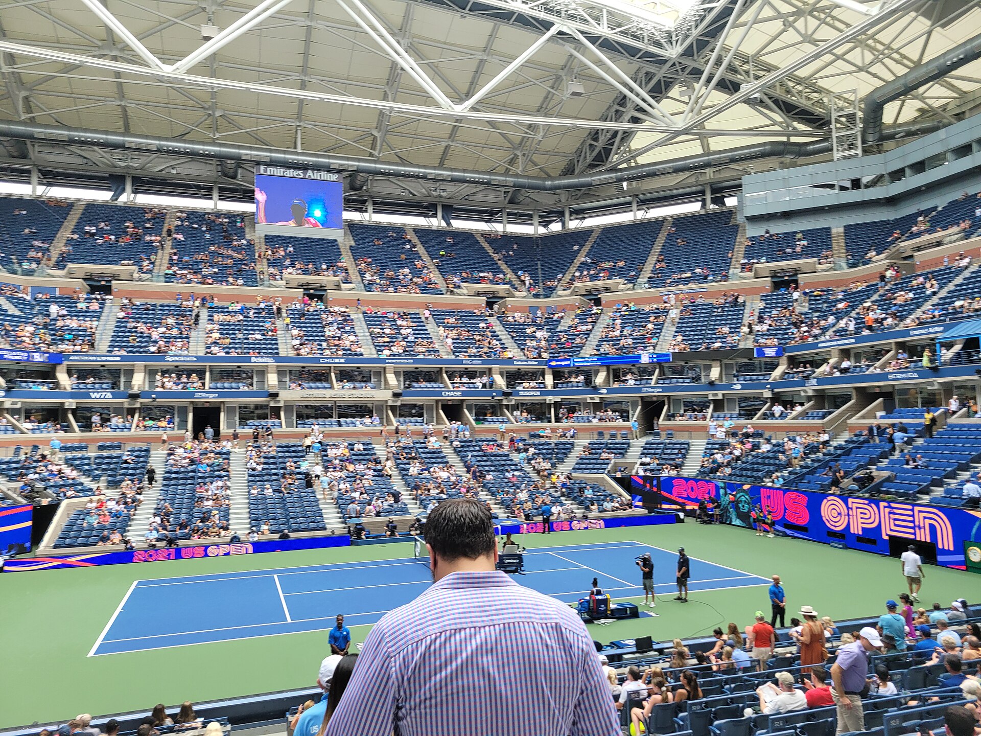 Na US Open vznikl záběr, který obletěl svět. Kamera zabírala slavící Navarrovou, v pozadí Francouzka ničila raketu