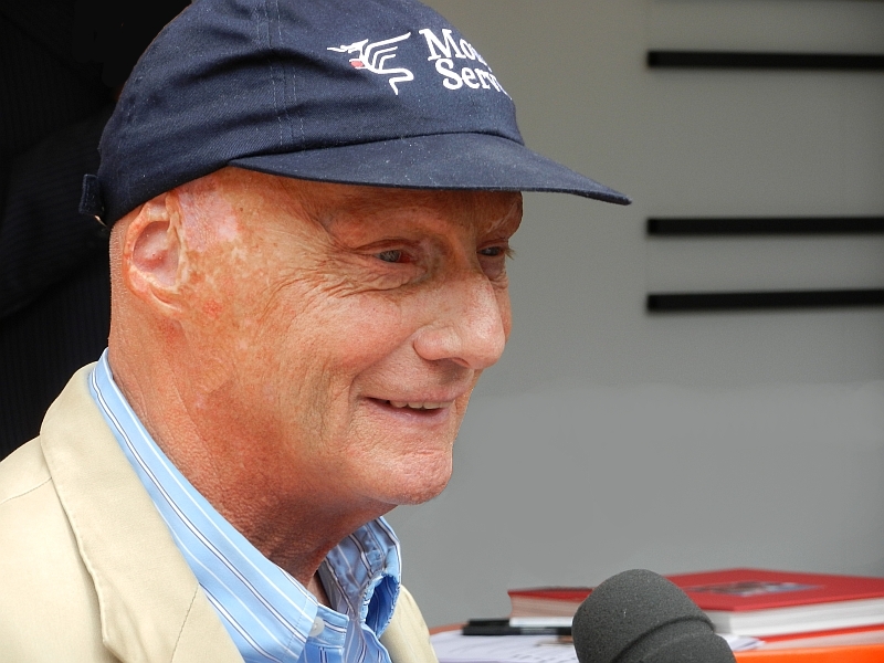 Před 50 lety vytáhli Nikiho Laudu z ohně na Nürburgringu. Jizvy z něj udělaly symbol odvahy i smrtelného rizika formule 1