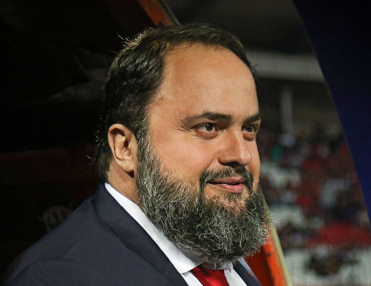 Majitel Nottinghamu Forest čelil aféře s drogami i napadení rozhodčích. Teď žaluje Crystal Palace kvůli transparentu s pistolí