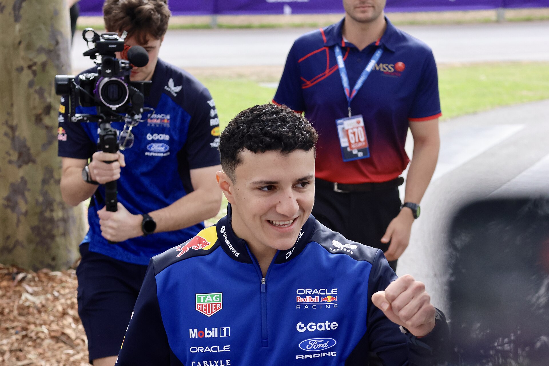 Hadjar si poranil zápěstí, start v posledním domácím závodě ve F1 je nejistý. Red Bull zvažuje nasazení Lawsona