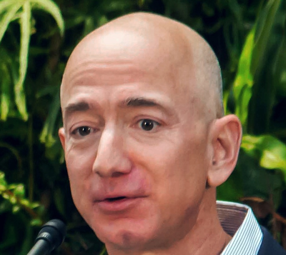 Jeff Bezos míří do fotbalu: jeho skupina je blízko získání třetinového podílu v Liverpoolu za 38 miliard Kč