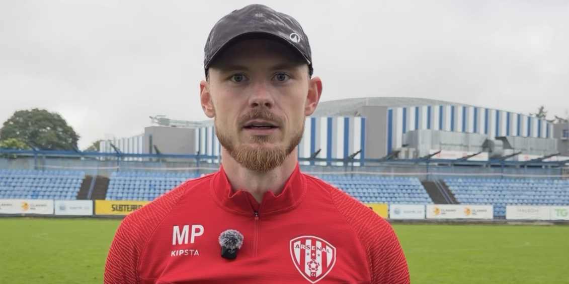 Novinář Českého rozhlasu se stal fotbalovým trenérem. Po necelém roce u dorostenek Slavie povede druholigový tým