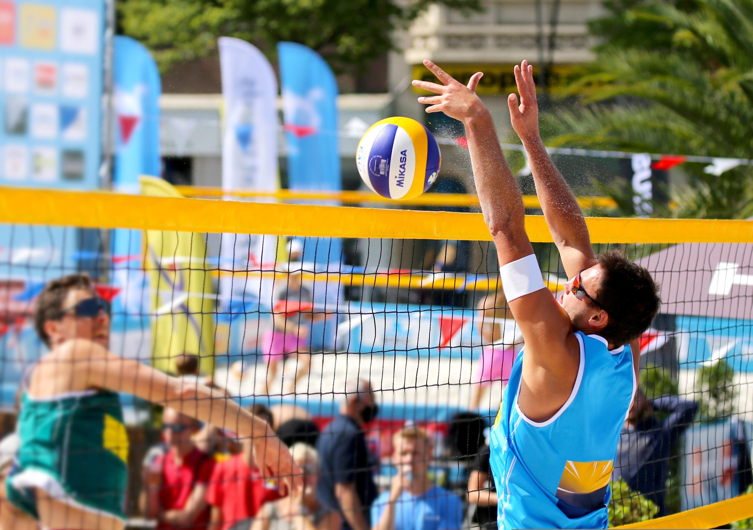 Čeští beachvolejbalisté dotáhli skóre na 14:14 proti olympijským šampionům. Závěr jim ale nevyšel