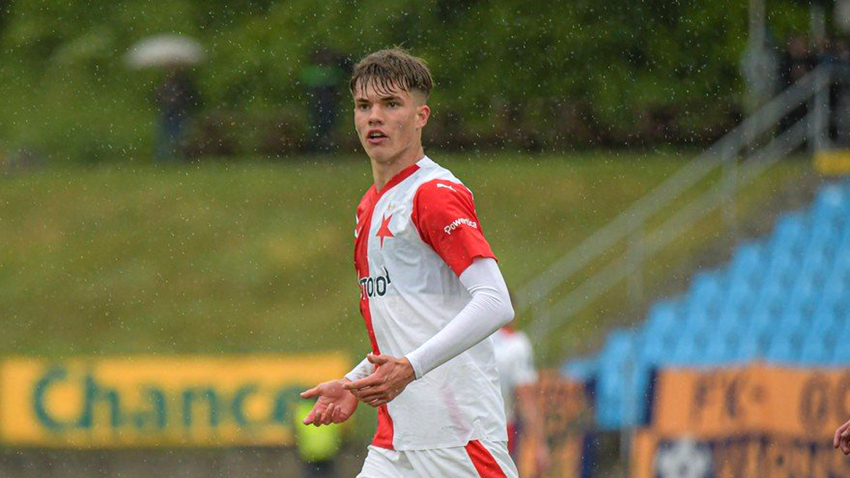 Trpišovský si pohlídal fotbalový klenot. Slavie si pojistila obránce Konečného