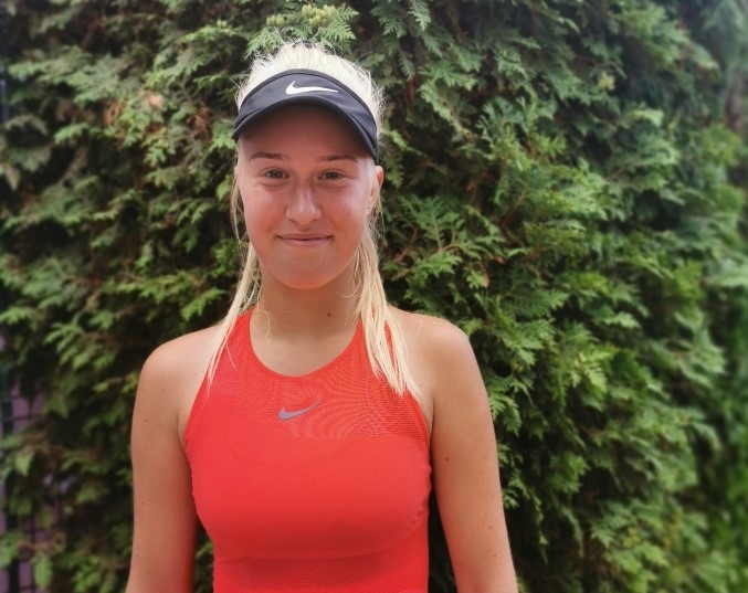 Ve 21 letech pověsila raketu na hřebík. Slovenská tenistka Behúlová se na finále US Open vrátila jako modelka