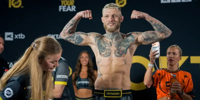 MMA bojovník Roušal daroval Slovákovej prsten na záchodě. Předtím se jí veřejně omluvil za to, jak se k ní měsíce choval