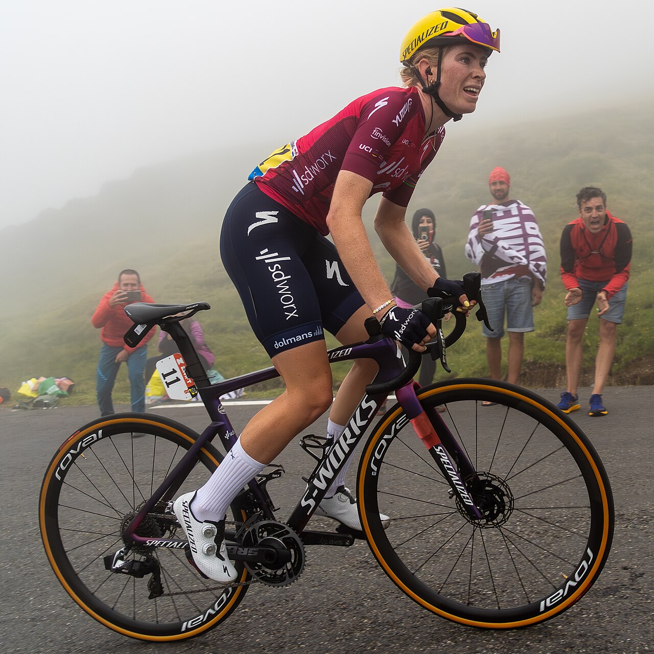 Vítězka Tour de France ovládla i mistrovství světa. Pak jí komisaři strhli body a dali pokutu, nikdo ale neví za co
