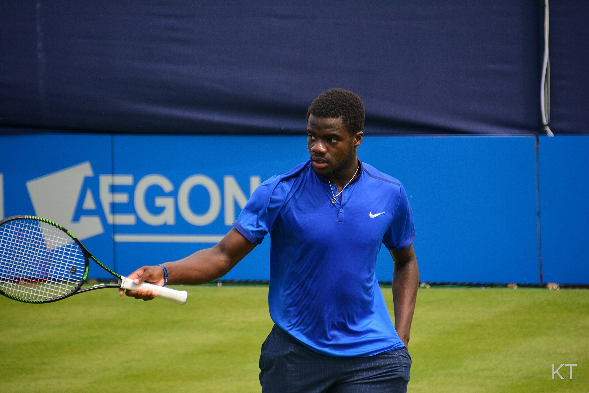 Prohrával 0:2 na sety a byl krok od vyřazení z US Open. Tiafoe zápas otočil a pak šel utěšit plačícího soupeře