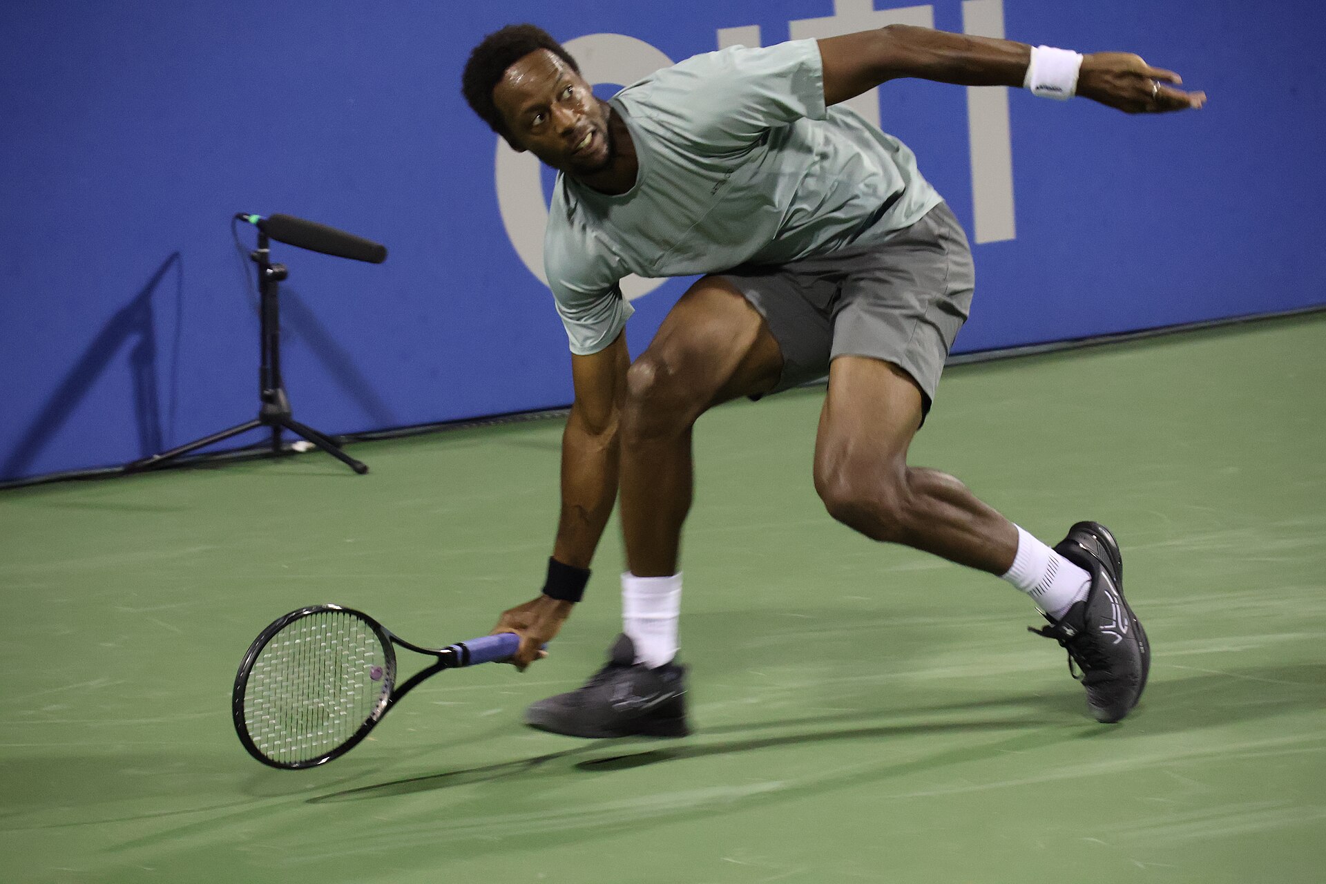 Ex Cibulkové vydělal tenisem přes půl miliardy korun. Teď Monfils podepsal smlouvu na práci v kanceláři ve Švýcarsku