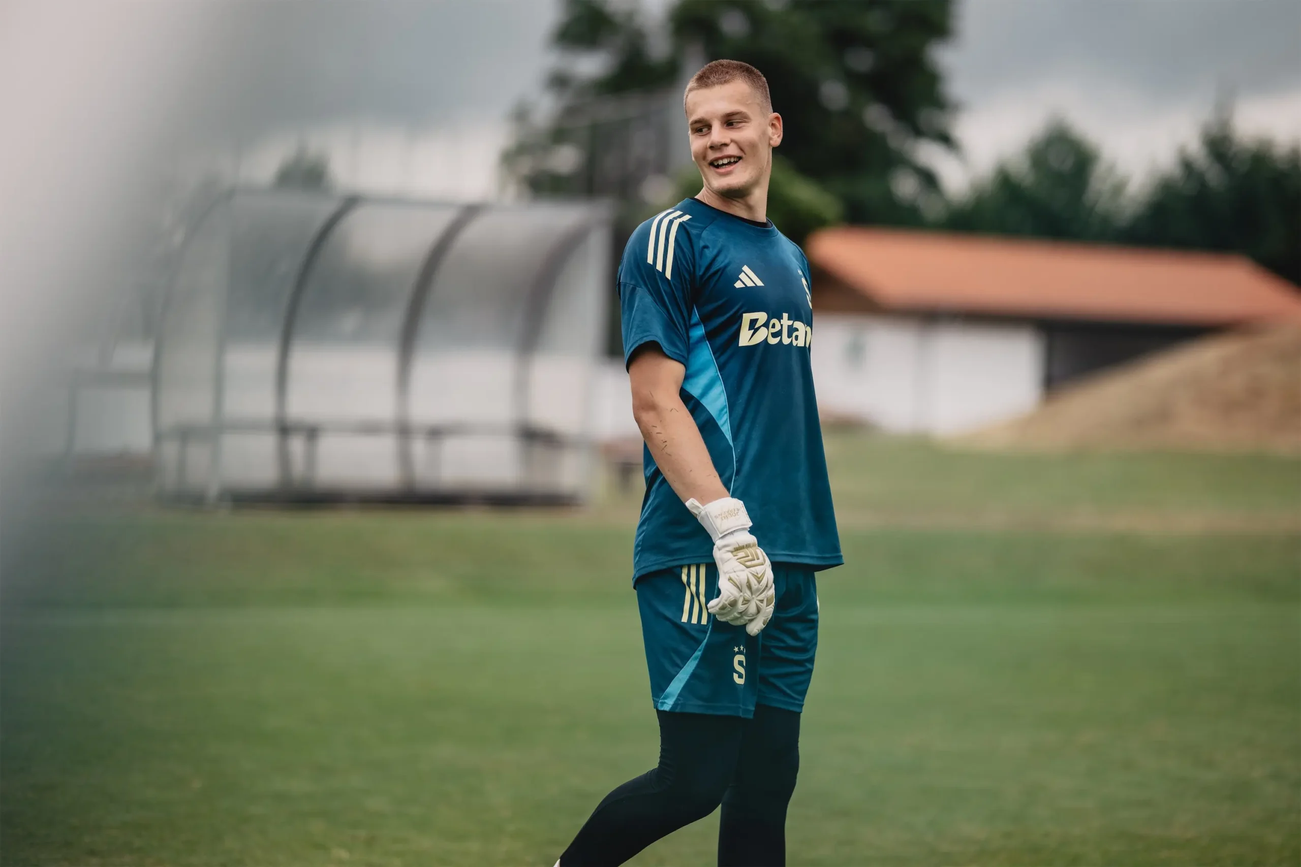 Bývalý brankář Sparty Heerkens dostal od béčka Utrechtu 6 gólů a červenou kartu. Ajax s ním přesto počítá