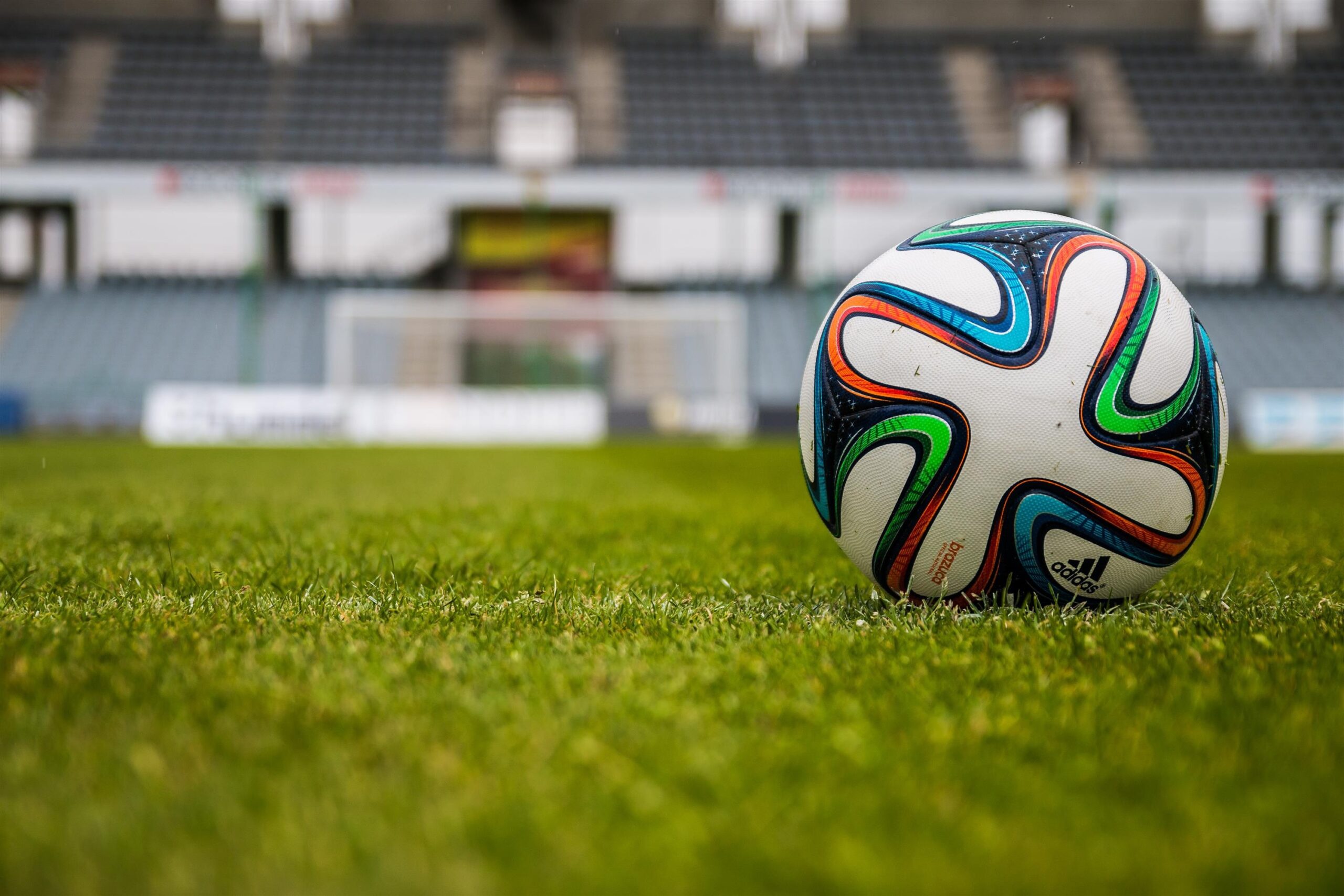 Fotbalista skončil bez zubů a v bezvědomí. Napadl ho asistent trenéra soupeře, pro kterého dřív sám hrál
