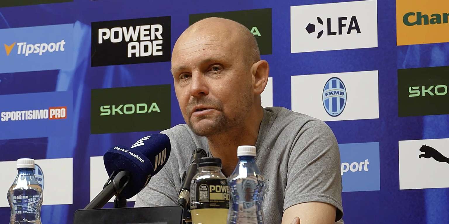 Trenér Boleslavi reagoval na spekulace o Spartě a stydlivě citoval Nohavicu. Jeho tým mezitím válí na špici ligy