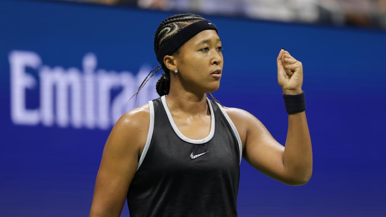 Siniaková narazí na US Open na ženu, jejíž nástupy na kurt jsou ikonické. Ósakaová tentokrát vzdala poctu legendě NBA
