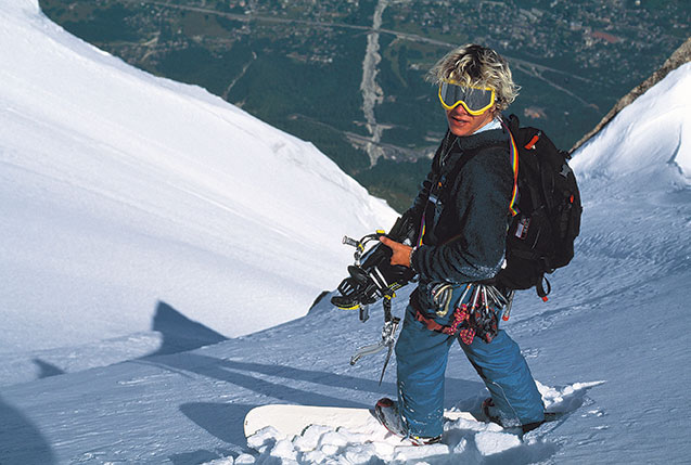 Snowboardista stanul na Everestu po 12 hodinách výstupu. Šerpové ho prosili, aby nejel dolů, ale Siffredi odmítl a zmizel