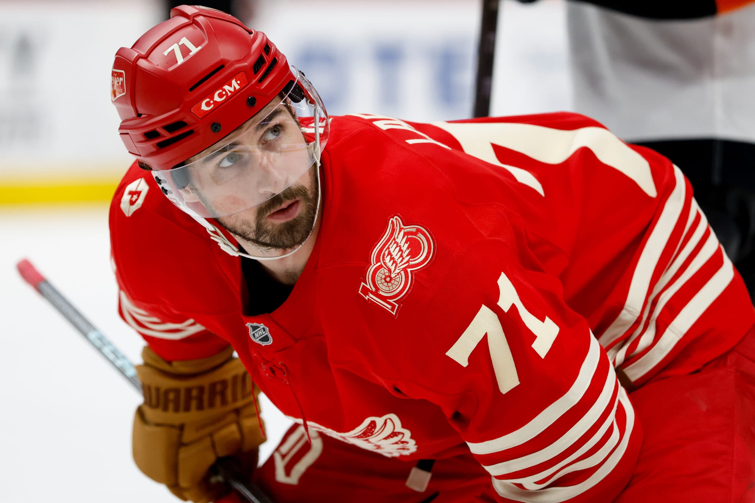 Bučení od vlastních fanoušků a nápis Osama Bin Larkin na tričku. Bývalý kapitán Detroitu prožil v NHL krutový návrat