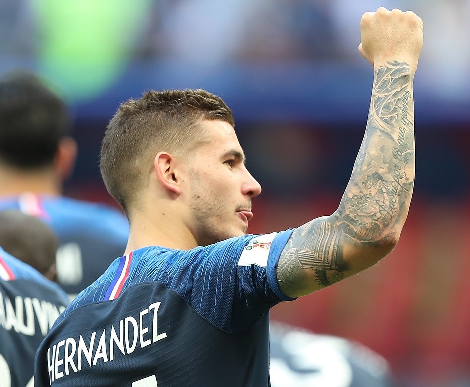 Nejdřív dal gól, pak zastavil Yamala a ještě si dovolil žertovat. Hernández řídil demolici Barcelony v Lize mistrů
