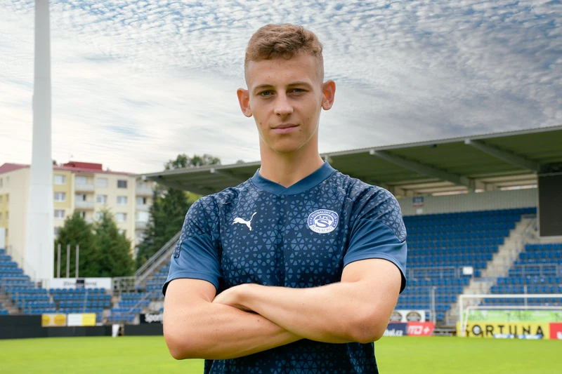 Hodinu a půl mluvil o bývalce, pak dostal otázku, která změnila všechno. Sebastian popsal, jak dobýval Bezděkovou 2 Odchovanec Slavie ukázal sezonu bez příkras. Křišťan řešil zranění, sázkařskou aféru i triumf v poháru