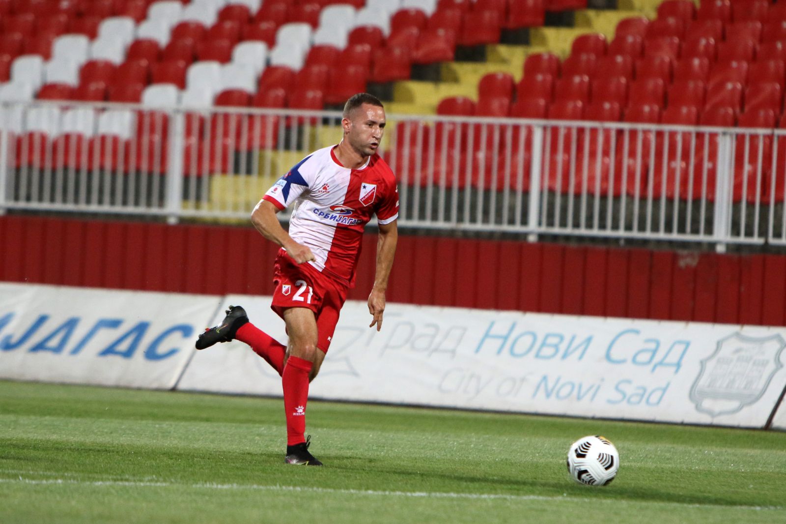 Trenér soupeře Slavie vyhrál litevského Milionáře a v kabině chystal kvízy. Simić na něj dodnes vzpomíná
