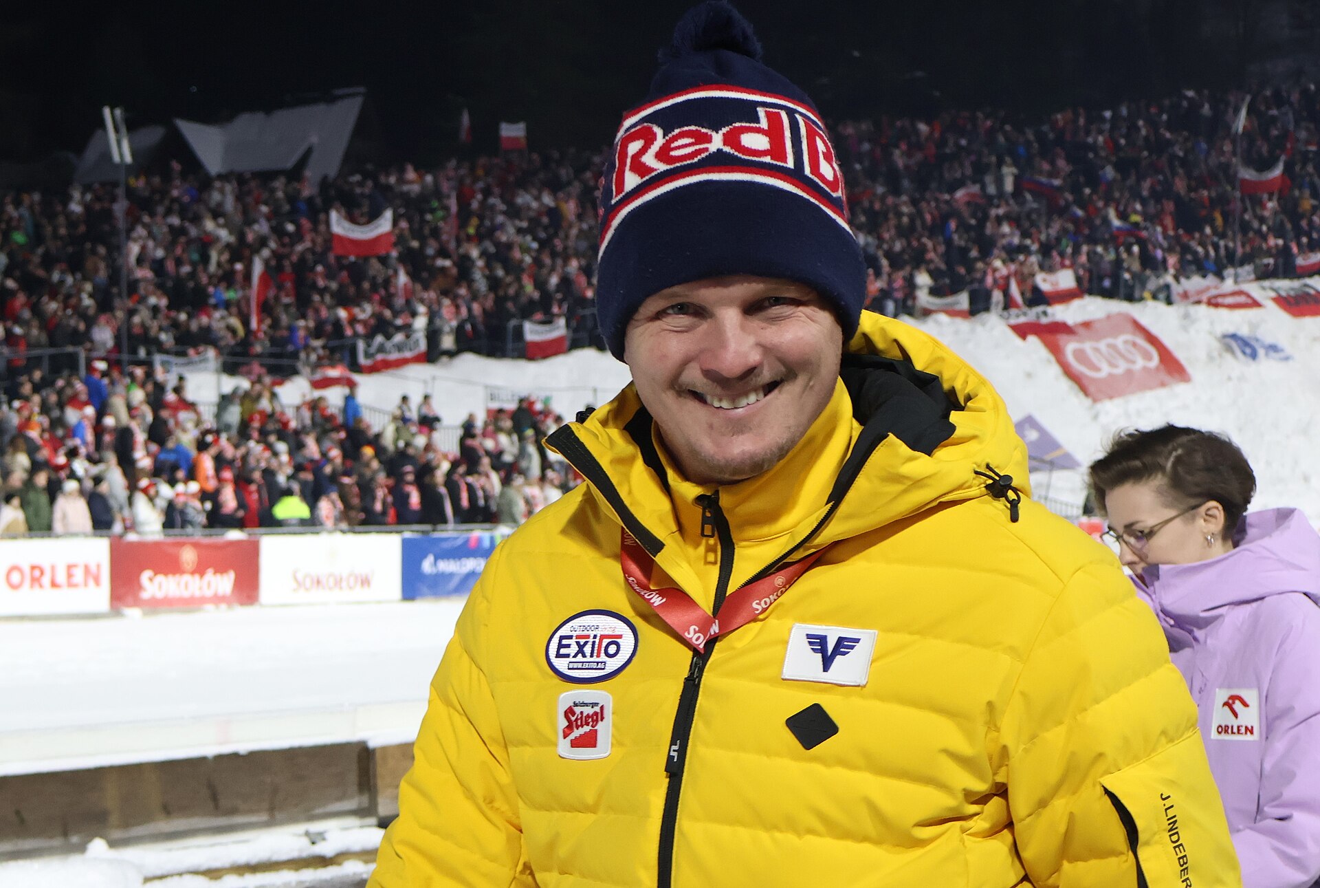 Zloději vykradli hangár olympijského vítěze a odletěli s jeho vrtulníkem do zahraničí. Morgenstern hledal skrytou kameru